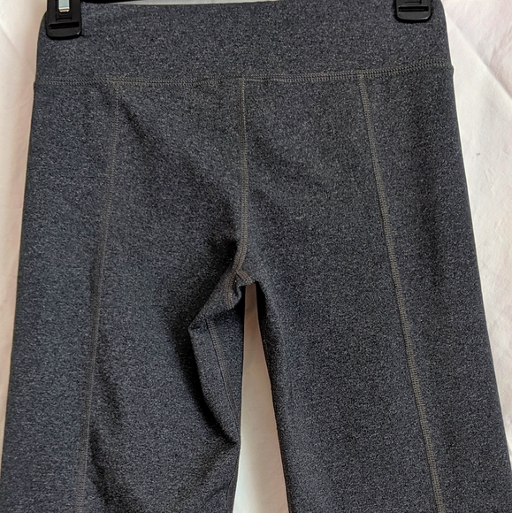 Grey North Face Motivation Crop Pants- Size XS - Picture 10 of 11